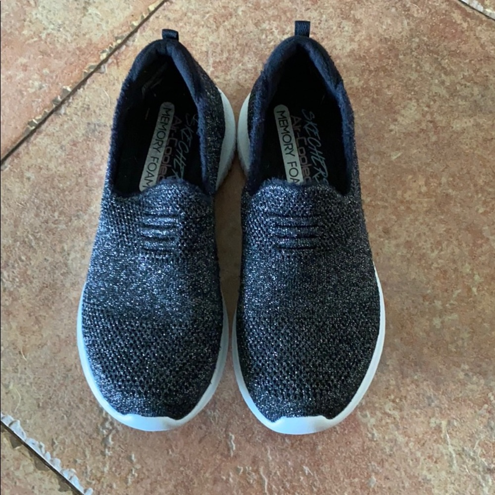 Sketchers slip one